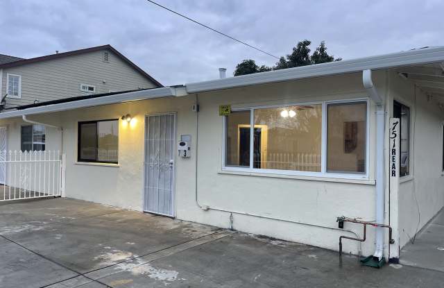 Photo of 753 Bartlett Ave