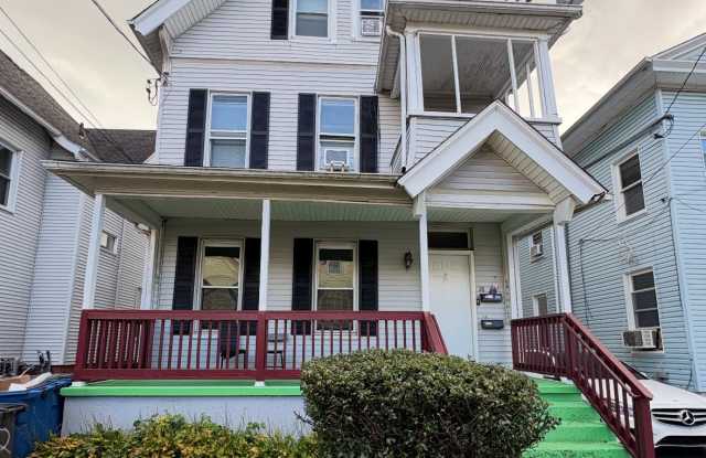 28 Cassius Street unit: 1