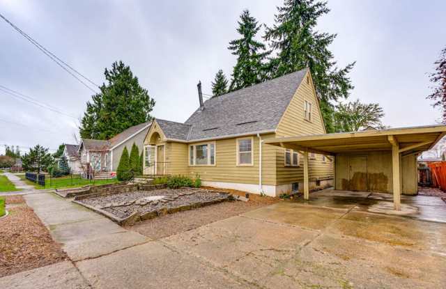 1137 Southeast Uglow Avenue - 1