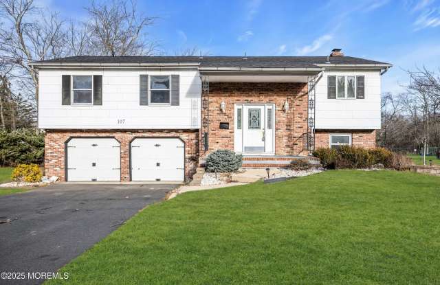 Photo of 107 Old Bridge Drive