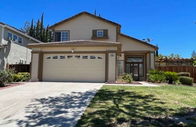 Beautiful 3 Bedroom 3 Bathroom on Large Corner Lot