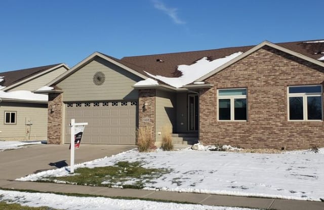 5408 South Durham Avenue - 5408 South Durham Avenue, Sioux Falls, SD 57108