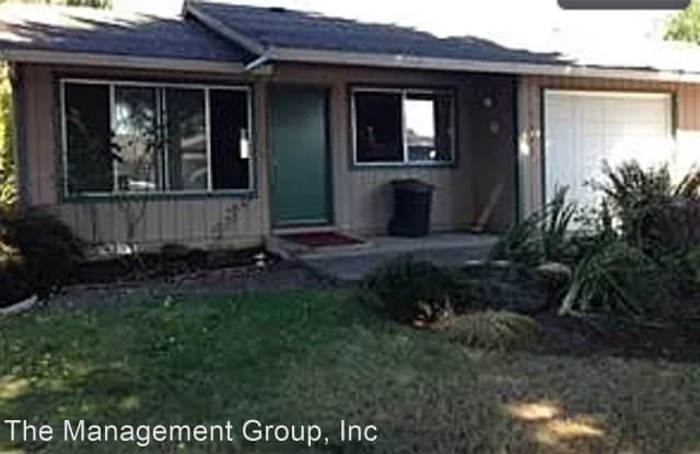 Charming 2 Bedroom 1 Bathroom Duplex in the Heart of Washougal!! - 3257 Addy Street, Washougal, WA 98671