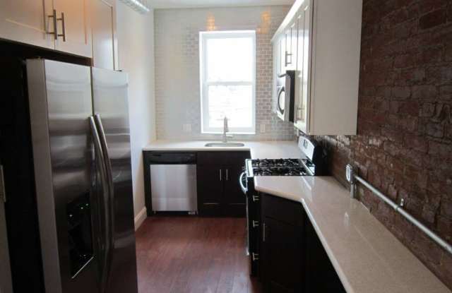 Beautiful 3 bed, 1 bath luxury apartment South Side Flats