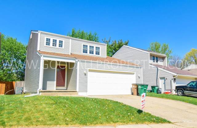 3 Bed 2.5 bath Home with a fenced yard in West Des Moines