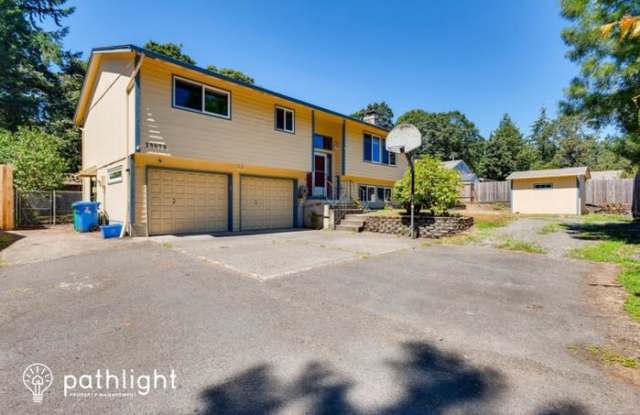 13873 Southeast Beech Avenue - 13873 Southeast Beech Avenue, Oak Grove, OR 97222