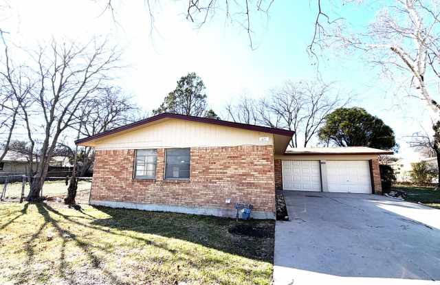Fantastic Corner Lot Home in Harker Heights