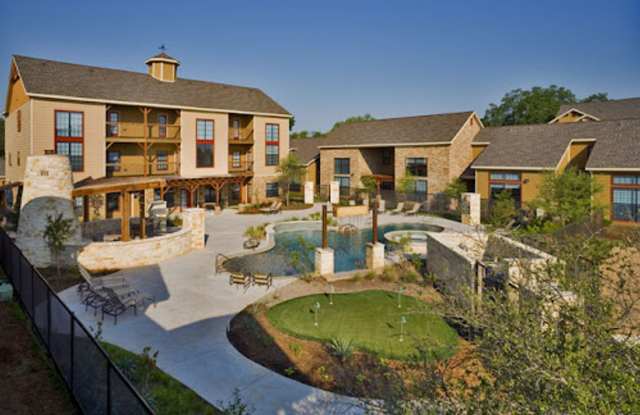 Modern 4BR/4.5BA Condo - Pool  Gym