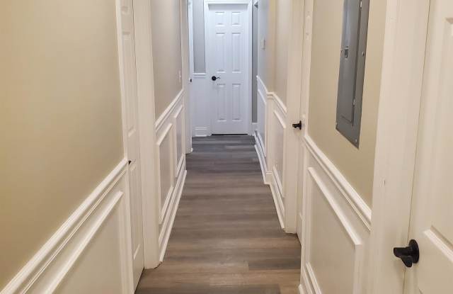 Photo of 17 West Talbott Street - 1B Available $550