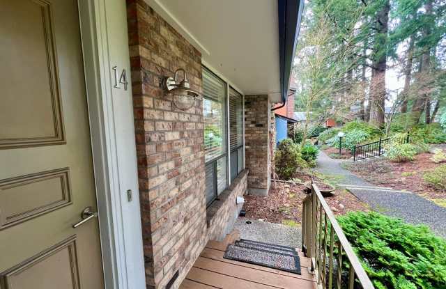 PENDING APPLICATION; Westside Condo w/ Pool & Garage (Water Included)