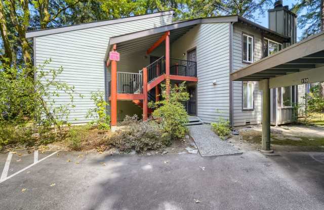 Awesome 2 Bedroom Condo Adjacent to Microsoft!