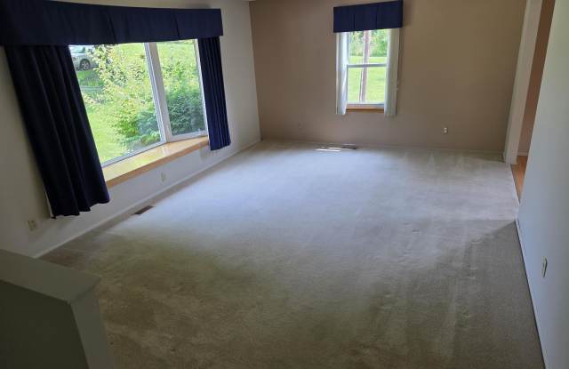 1619 W Arlington Road