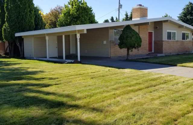 3 bedroom, 1 bath rance style home on corner lot.