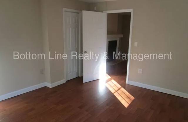 Room in 3 Bedroom Home at Plainview Rd