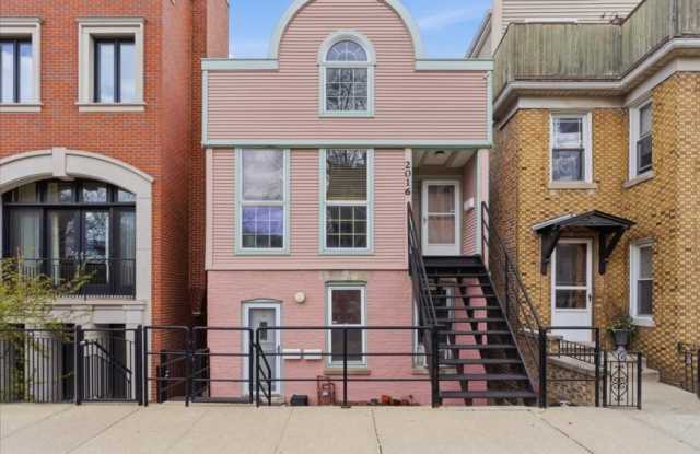 2016 W Charleston Ave