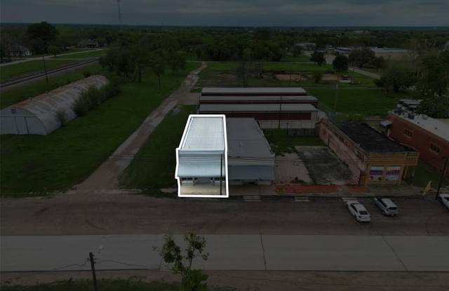 102 E Calhoun Street