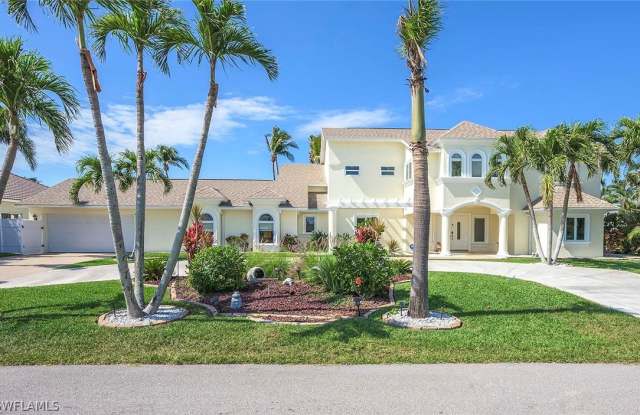 5208 SW 8th Court