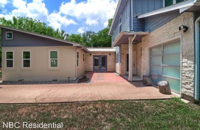 900 Capitol Ct