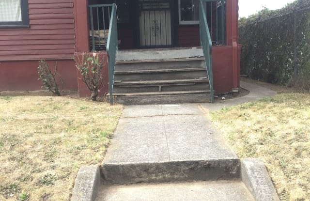 3363 SE 22nd Ave - 3363 Southeast 22nd Avenue, Portland, OR 97202