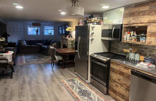 Photo of 1000 North Richmond