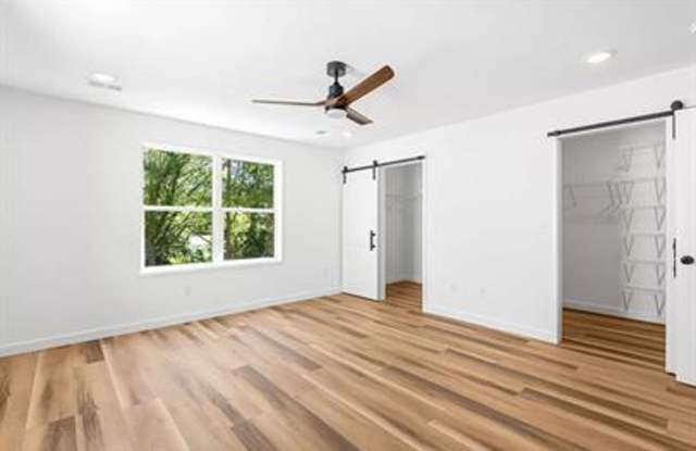 3/2.5 Townhome Centrally Located in Greenville!