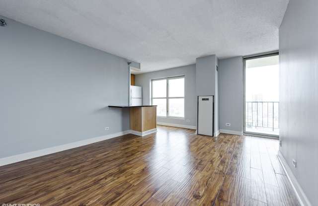 1212 N La Salle Drive