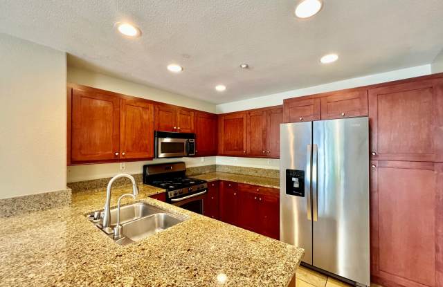 Beautiful 2B/2.5BA in Gated Community w/ Attached Garage, Washer/Dryer,  Balcony - 3139 Trinity Bay Place, San Diego, CA 92110