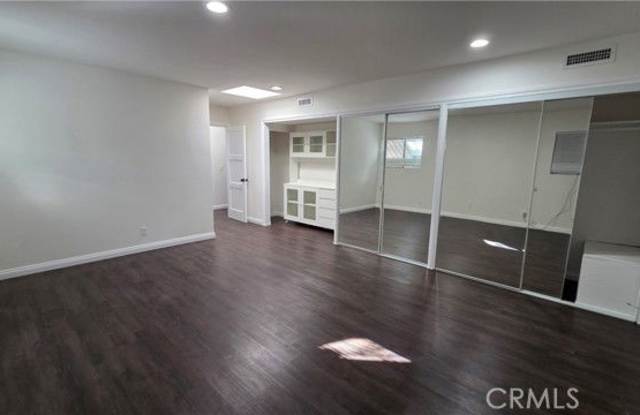 17322 Keswick Street