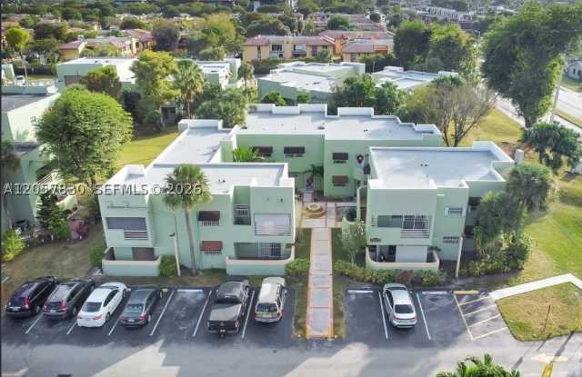 11103 NW 7th St