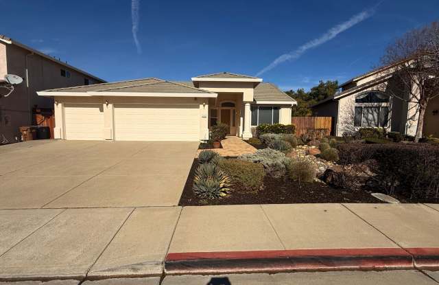 Charming 4 Bedroom 2 Bath Home in Antioch!