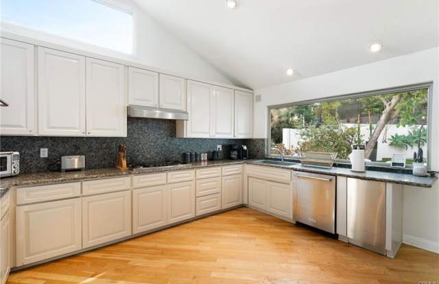 Photo of 1447 N Kings Road