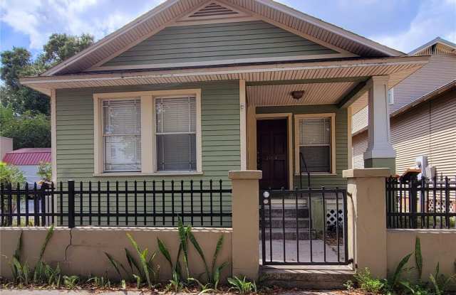 2008 N ALBANY AVENUE