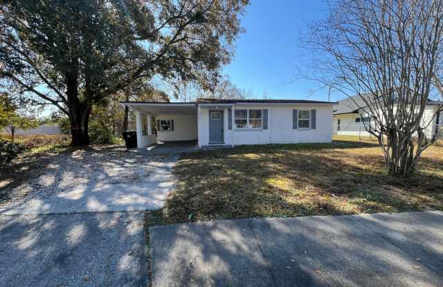 Charming 3-Bed / 2-Bath Renovated Rental in Washington Shores – Prime Orlando Location!