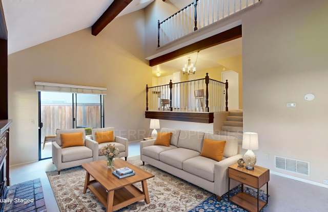 3 Bed/2.5 Bath Townhome In Eastside Costa Mesa!