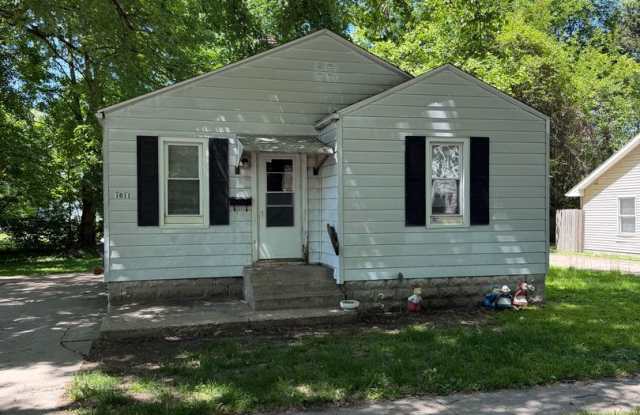 1011 N 12th