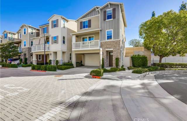 300 N Bellarose Way