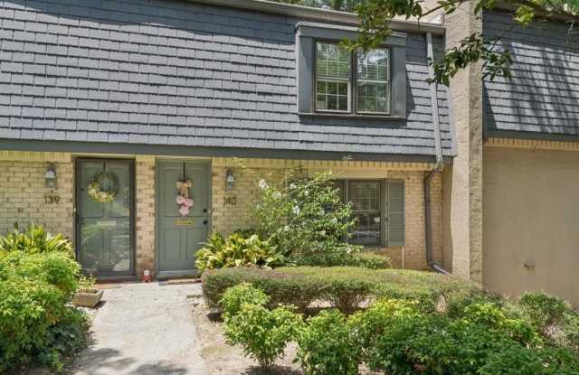 140 Amherst Place NW