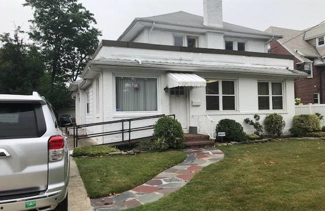 860 Broadway - 860 E Broadway, Woodmere, NY 11598