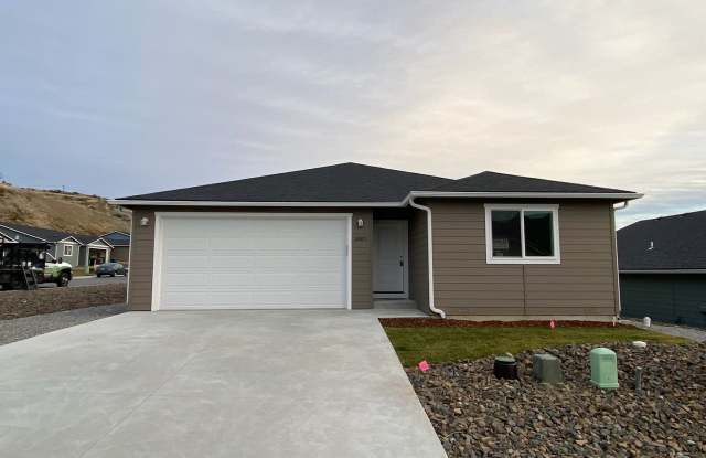 Photo of Luxury 3 bedroom, 2 bath home with double garage!