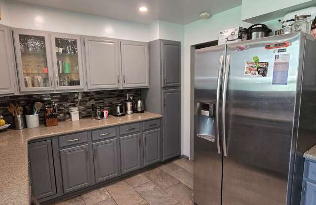 Spacious Ranch-Style 5BR Home w/ Finished Basement & Large Fenced Yard