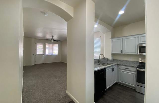 REMODELED TOWNHOME AVAILABLE FOR RENT