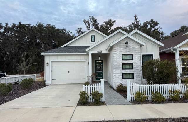 Beautiful Home located in Fairway Pointe