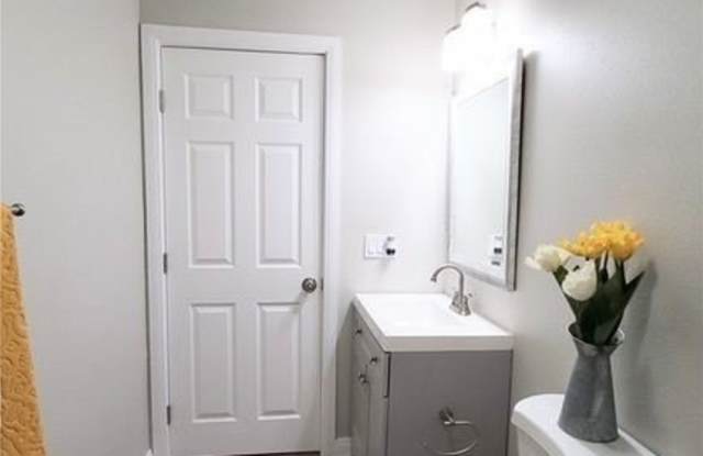 21786 Cottonwood Avenue