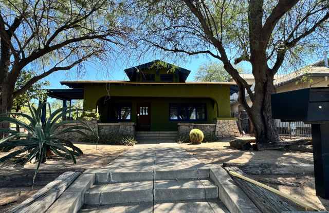 Photo of 3 bedroom historic home near U of A Campus and downtown!