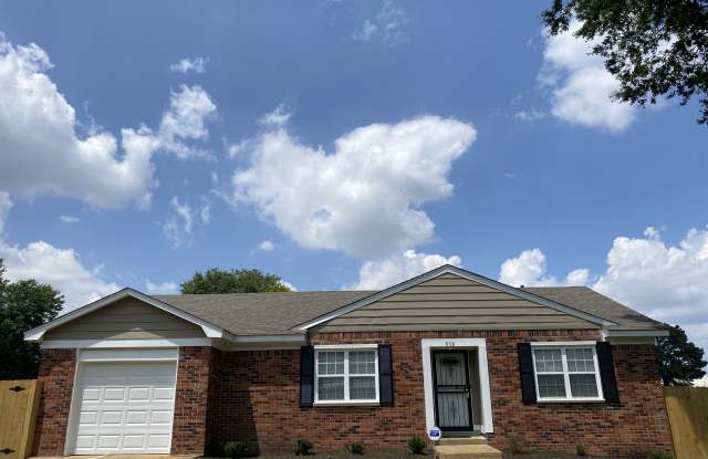 918 Charter Oak Dr