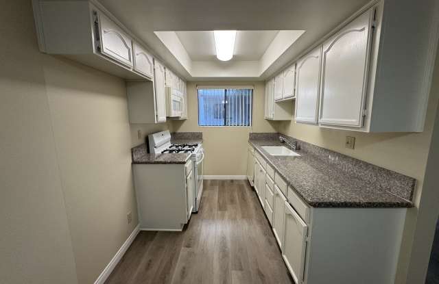 Photo of 515 E Elmwood Ave