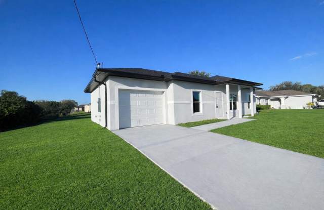 NEW CONSTRUCTION- Modern 3 Bed / 2 Bath Home in E Lehigh Acres