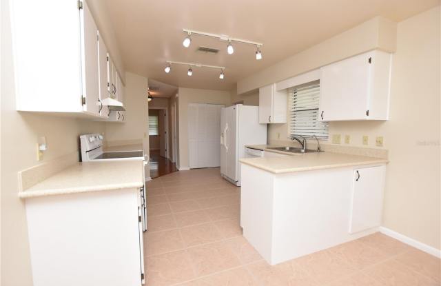 2210 HARBOR TOWN LANE