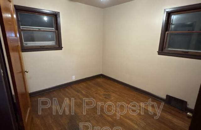 Photo of 3018 West Eggert Place