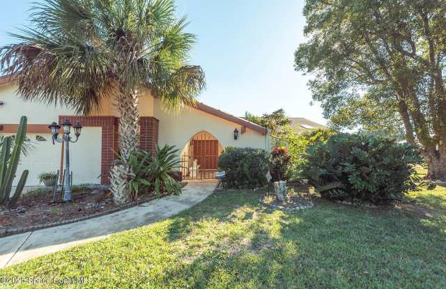 1326 Cherry Hills Road NE